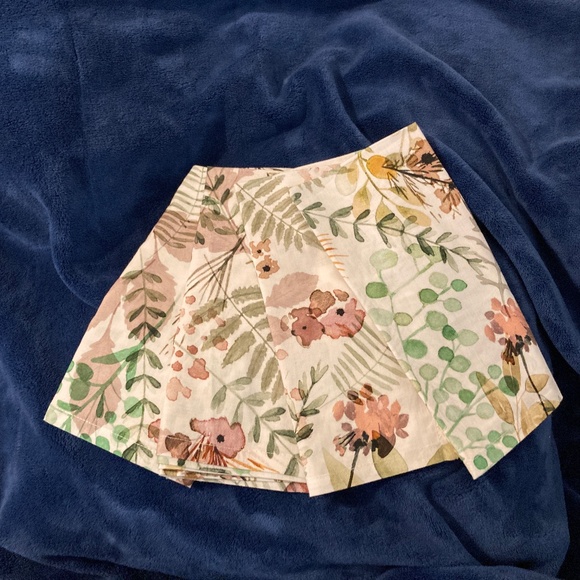 Set of (4) World Market Floral Napkins - Picture 1 of 8